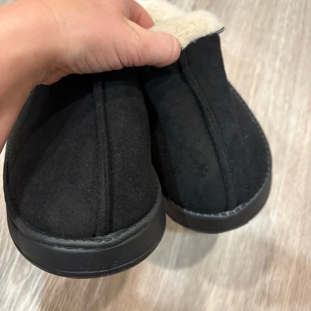 SHEIN Cozy Black Slippers with Cream Fur Lining sz 8 - Picture 4 of 4